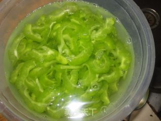【夏日小凉菜】拌苦瓜的做法步骤：3