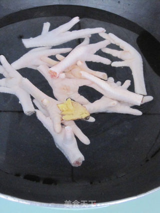 【夏日小凉菜】泡椒凤爪的做法步骤：2