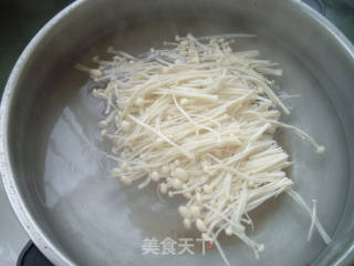 夏日小凉菜------杂蔬拌金针菇的做法步骤：3