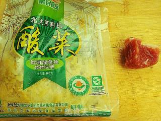 酸菜混合面汤面的做法步骤：2