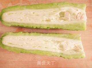 【夏日小凉菜】---苦瓜腰果碎的做法步骤：2