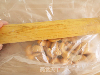 【夏日小凉菜】---苦瓜腰果碎的做法步骤：7