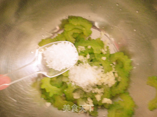 【夏日小凉菜】---苦瓜腰果碎的做法步骤：12