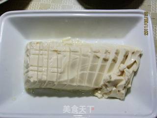 皮蛋香椿拌豆腐的做法步骤：1