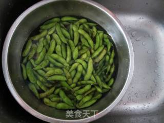 水煮毛豆的做法步骤：2