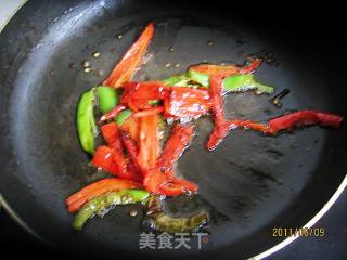 烧椒皮蛋的做法步骤：4