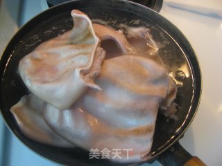 [夏日小凉菜]凉拌猪耳朵的做法步骤：1