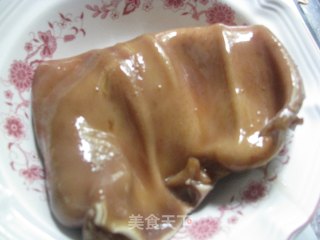 [夏日小凉菜]凉拌猪耳朵的做法步骤：4