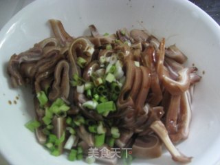 [夏日小凉菜]凉拌猪耳朵的做法步骤：5