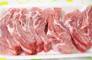 香酥芝麻排骨的做法步骤：1