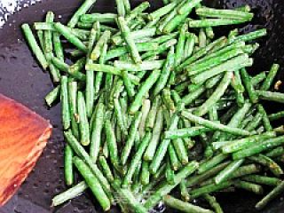 【川菜】---干煸豆角的做法步骤：4