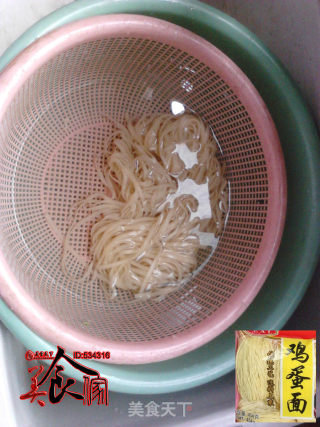 炒鸡蛋面的做法步骤：1
