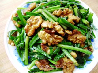 桃仁炒韭菜的做法步骤：6