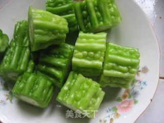 肉茸苦瓜盅的做法步骤：1