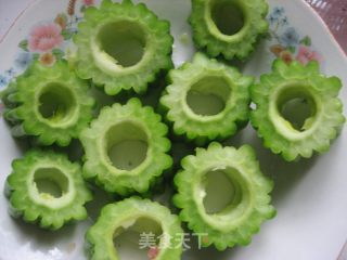肉茸苦瓜盅的做法步骤：2