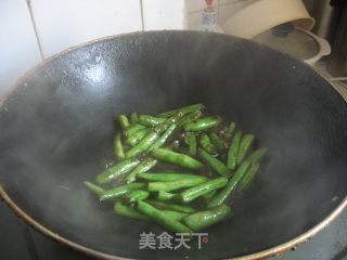 干煸豆角的做法步骤：4
