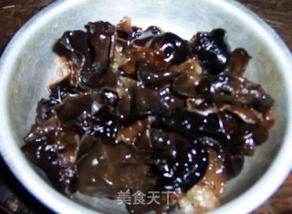木耳炒蛋的做法步骤：1