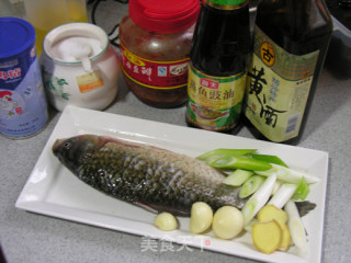【川菜】豆瓣鲫鱼的做法步骤：1