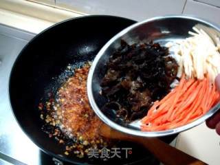 鱼香肉丝的做法步骤：11