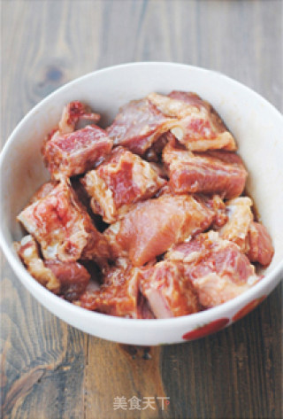【麻辣排骨】四道工序打造夏天开胃肉菜的做法步骤：2