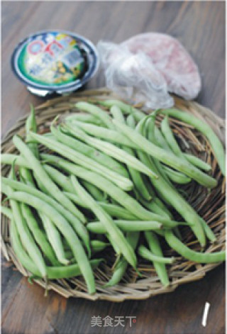 橄榄菜煸四季豆——很惹味的抢手下饭菜的做法步骤：1