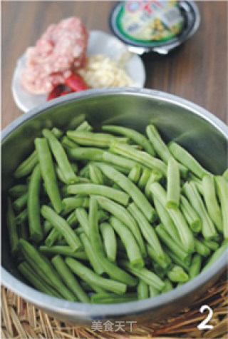 橄榄菜煸四季豆——很惹味的抢手下饭菜的做法步骤：2