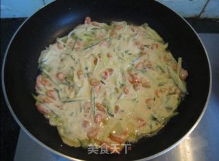 黄瓜虾米饼的做法步骤：4