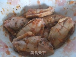 烤鸡翅~的做法步骤：1