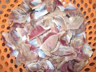 【川菜】麻辣鸡胗的做法步骤：1