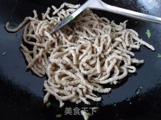 下饭菜炒三丝的做法步骤：2