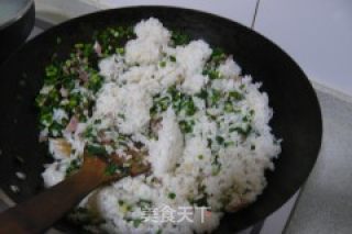 韭菜咸肉炒饭的做法步骤：9