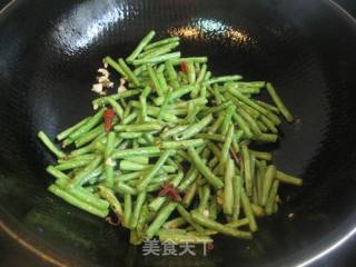 干煸豇豆的做法步骤：5