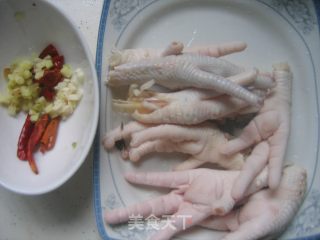 【川菜】麻辣凤爪的做法步骤：1