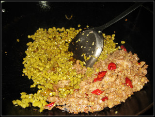 泡豇豆炒肉末的做法步骤：7