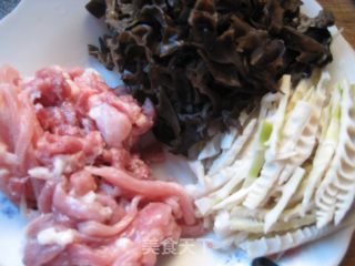【川菜】鱼香肉丝的做法步骤：1