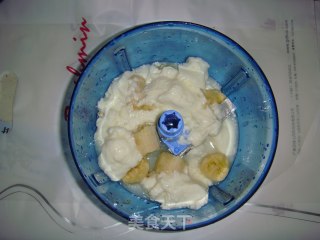 香蕉酸奶昔的做法步骤：2