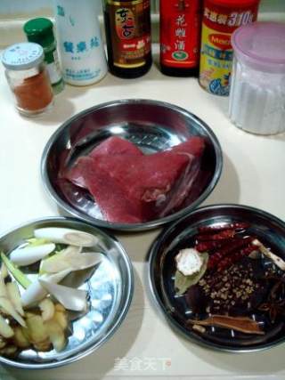 四川麻辣牛肉干的做法步骤：1