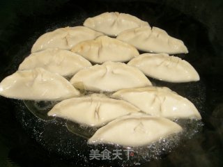 【小媳妇招牌饺子】——生煎酱肉饺的做法步骤：13