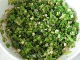 葱香花卷的做法步骤：1