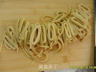 青椒豆腐皮（减肥菜谱）的做法步骤：3