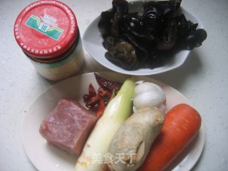 【川菜】鱼香肉丝的做法步骤：1
