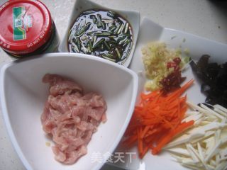 【川菜】鱼香肉丝的做法步骤：2