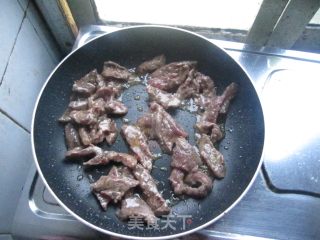 青红椒爆炒牛肉片的做法步骤：4