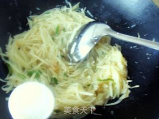 适合宝贝吃的---炒土豆丝的做法步骤：7
