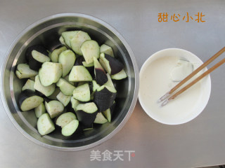 简单的烧茄子的做法步骤：1