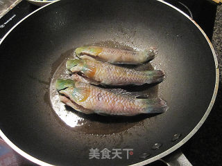 香辣小海鱼的做法步骤：1