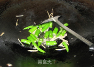 香芹炒牛肉的做法步骤：5