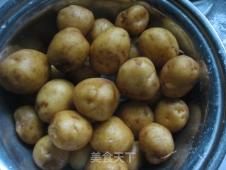 葱香小土豆的做法步骤：1