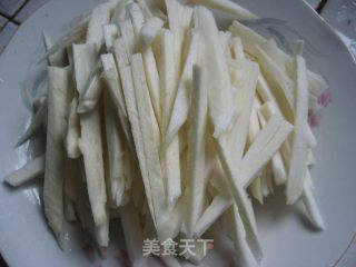 青椒炒茭白的做法步骤：2