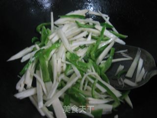青椒炒茭白的做法步骤：5